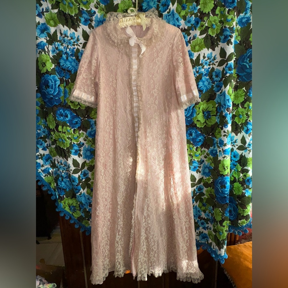 Vintage Odette Barsa satin and lace dressing gown robe